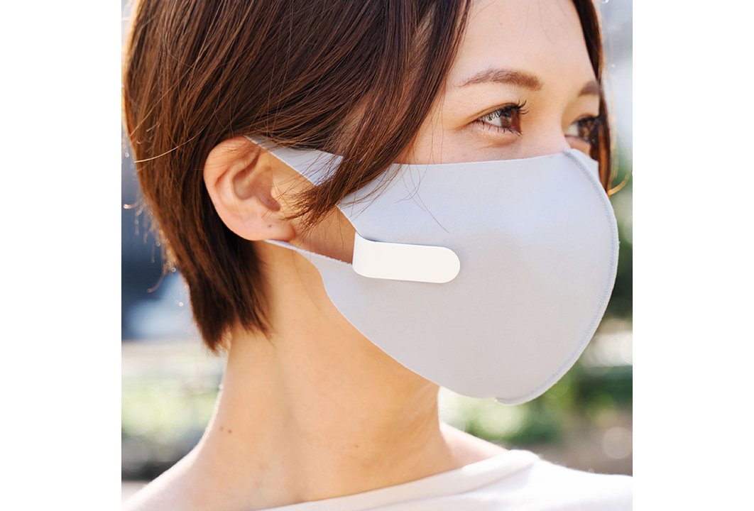 マスクに取り付けられる小型ファン 夏のマスクムレには快適さが必要だ ギズモード ジャパン