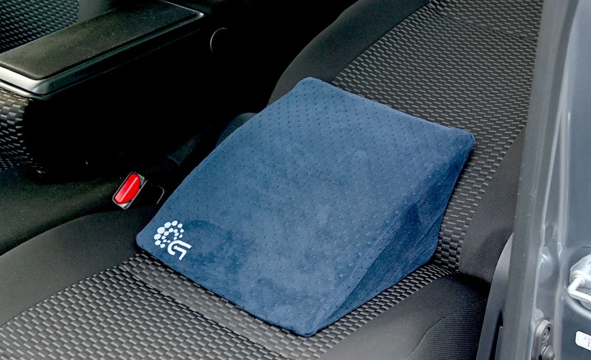 長距離運転時の休憩を助けるリクライニング専用クッション ギズモード ジャパン