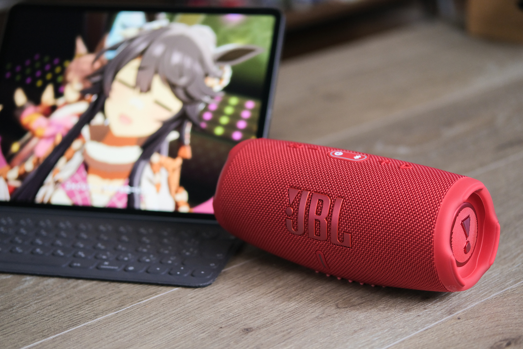 アウトドアスピーカーって外で楽しむものだと思ってた。JBL｢CHARGE 5｣はおうちで使っても大満足 | ギズモード・ジャパン