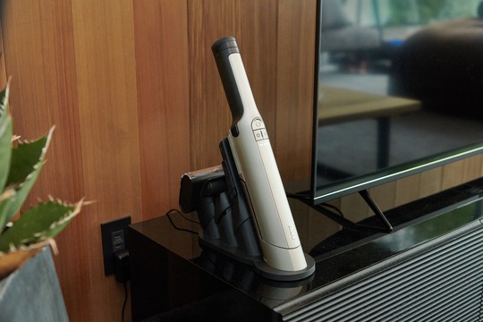 Sharkの新型ハンディ掃除機「EVOPOWER EX」はスペアバッテリー持ち歩かなくてOK。吸引力2倍、駆動時間3倍だから