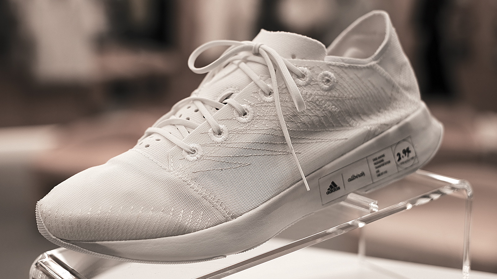 不都合な真実をあえて可視化 スニーカーブランドallbirdsが広める 靴のカロリー表示 ギズモード ジャパン