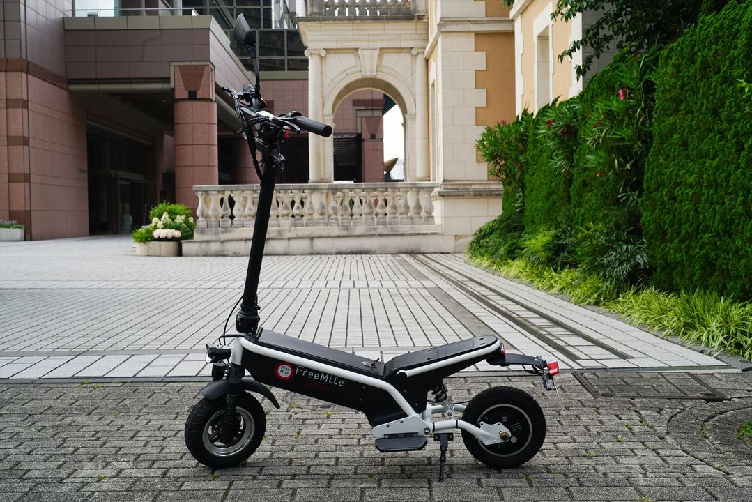 近場ならこれでいける 原付スクーター並に乗れるevスクーター Free Mile Plus ギズモード ジャパン