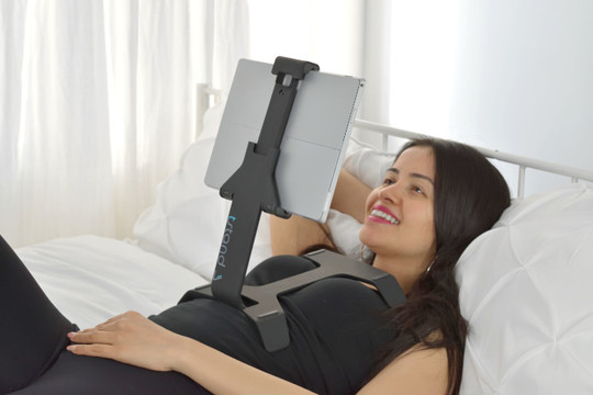 ベッドでダラダラ動画視聴。お腹にも置けるタブレット用スタンド