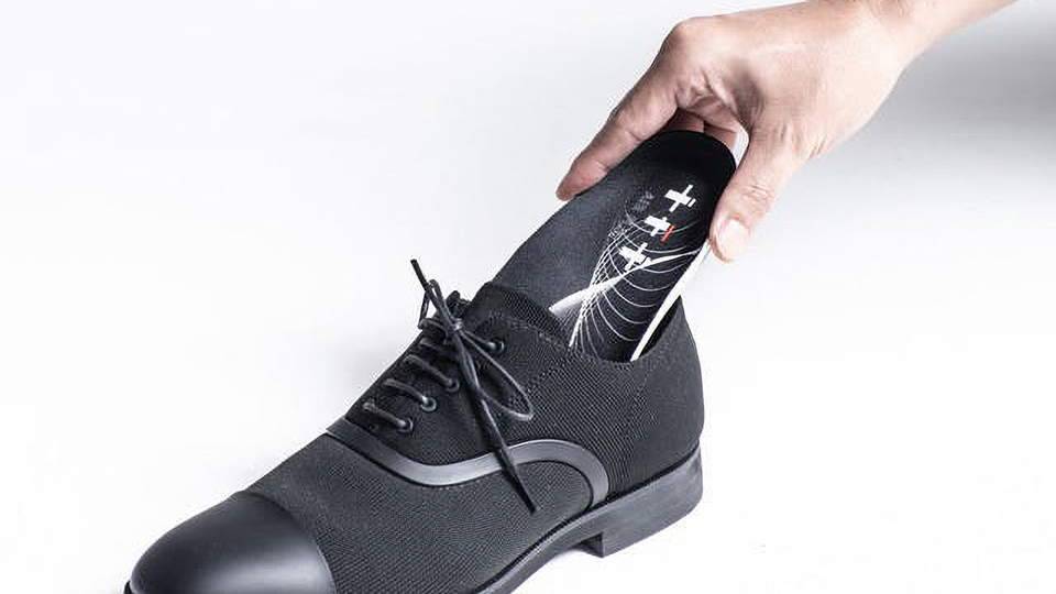 Cushioned leather shoes clearance