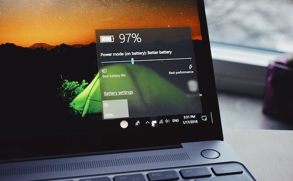 結局 ノートパソコンは電源につなぎっぱなしにして良いの ダメなの ギズモード ジャパン
