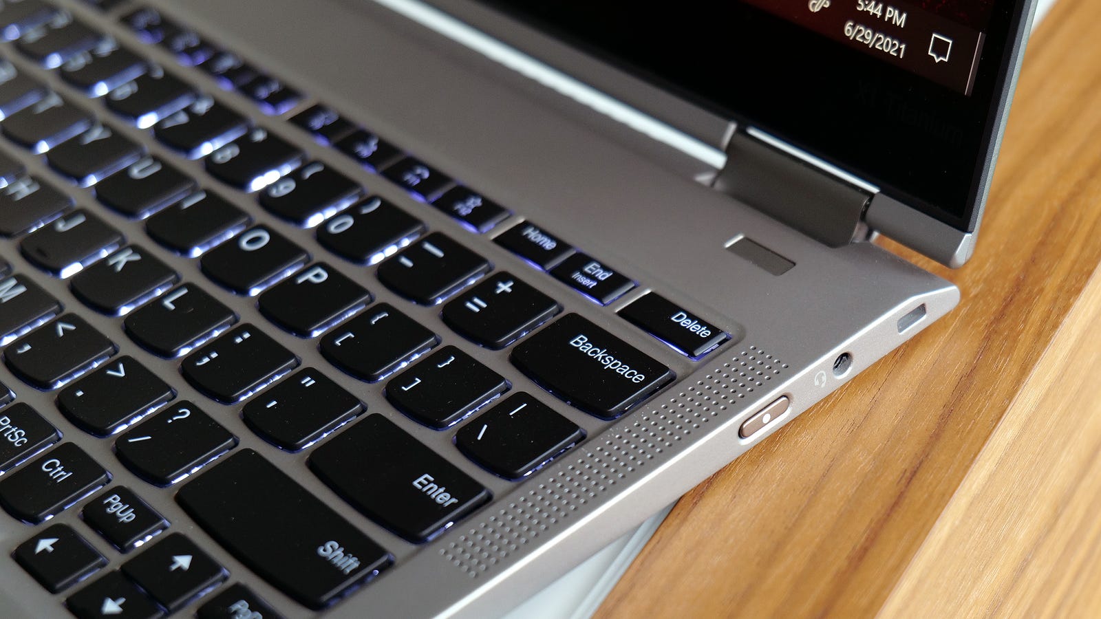 Lenovo Thinkpad X1 Titanium Yogaレビュー チタン製2 In 1端末はアフターコロナの移動に向けて ギズモード ジャパン