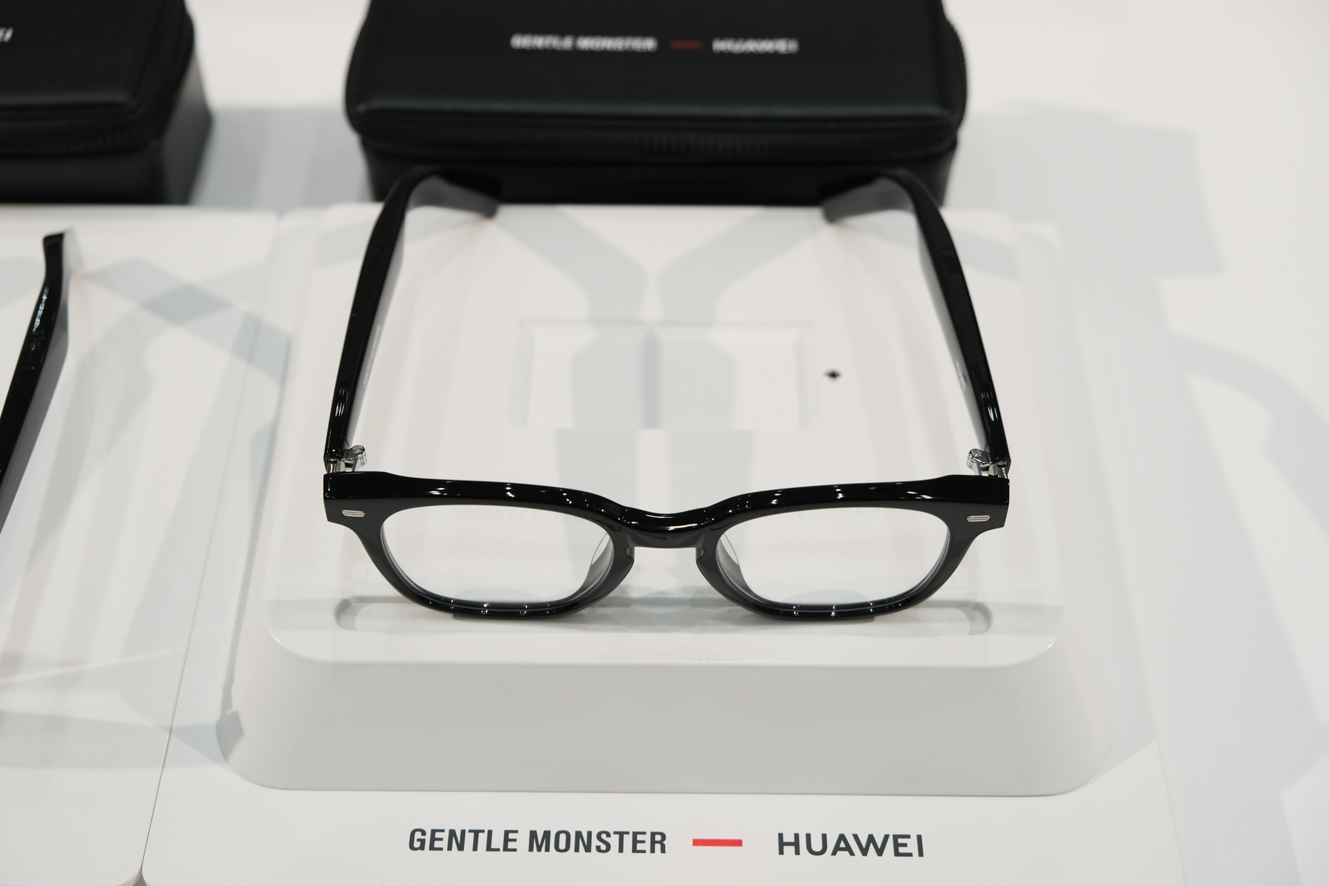 スピーカー搭載のスマートグラス「HUAWEI×GENTLE MONSTER Eyewear II