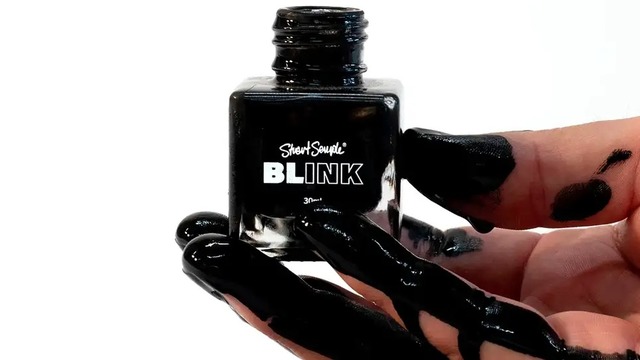 究極に黒いインク「Blink」はふつうの筆で使えちゃう手軽さが魅力