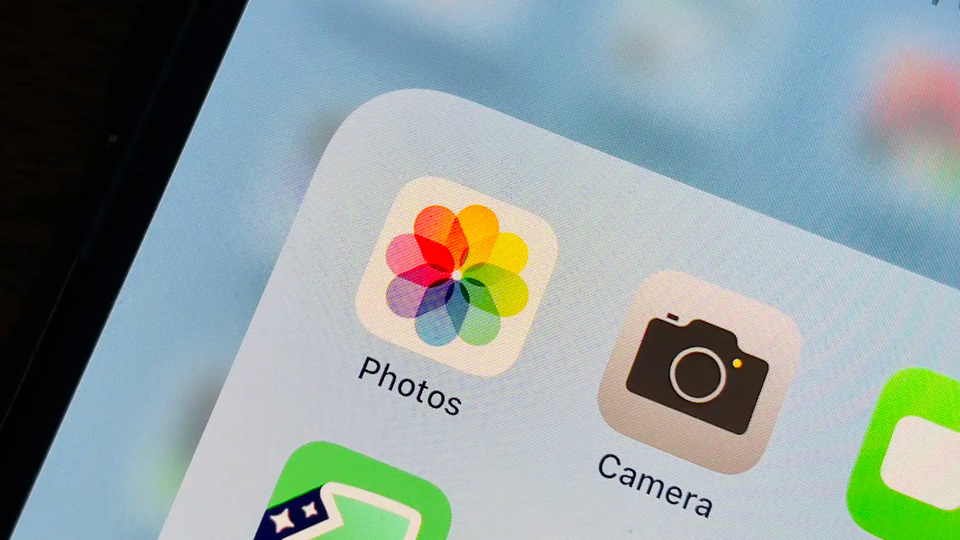ギズモード・ジャパンのニュース記事「米アップル、ユーザーのiPhoneをスキャンし児童性的虐待画像を検出する機能を開発。今年後半に実装」の画像