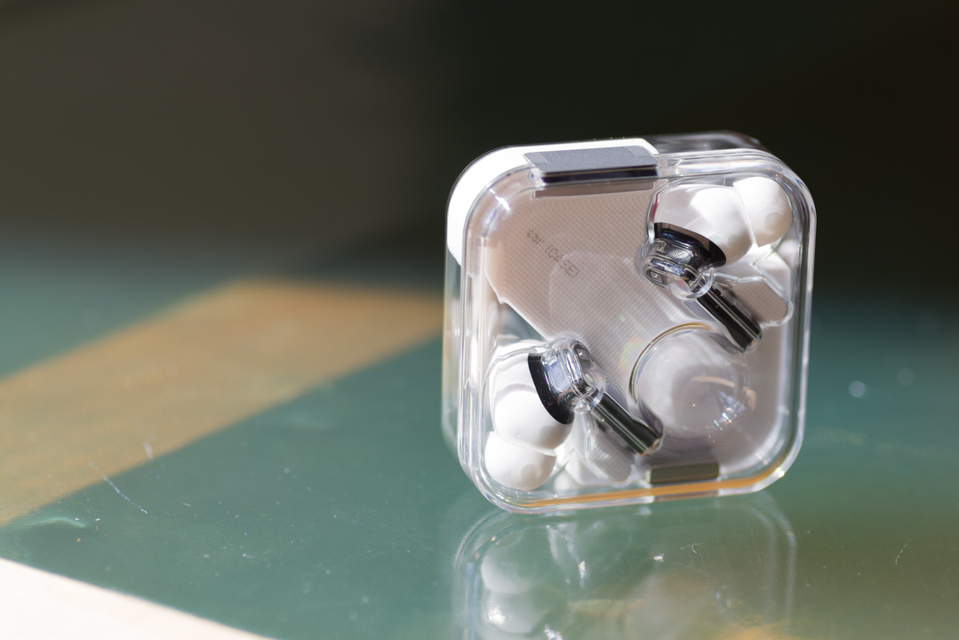 未来から来ました感がスゴい 話題のワイヤレスイヤホン Nothing Ear 1 フォトレビュー ギズモード ジャパン