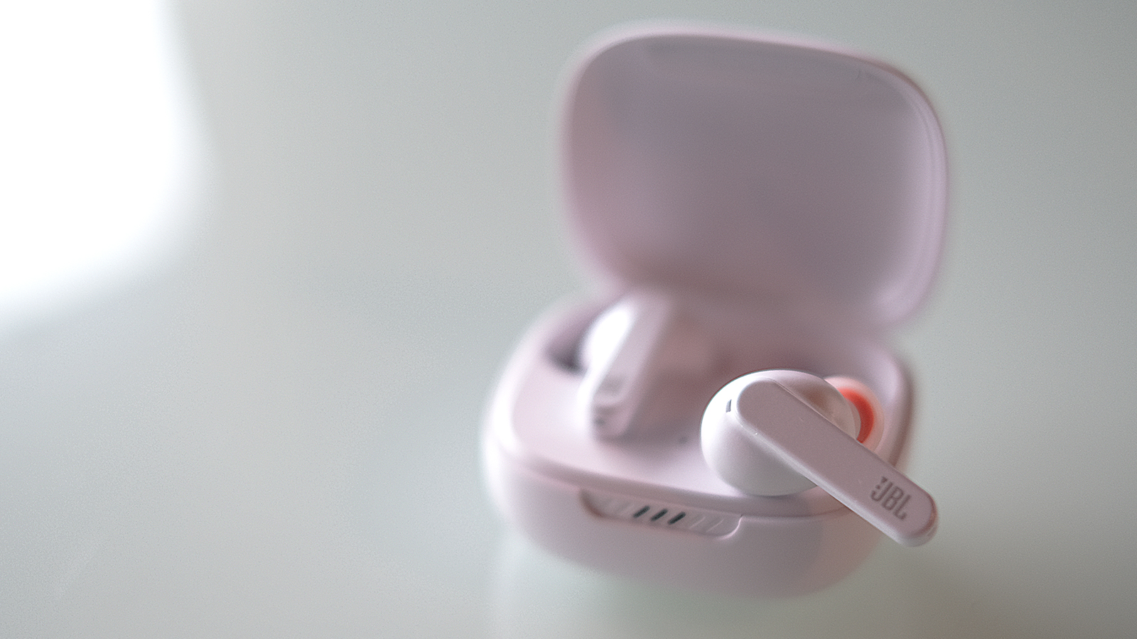 Jbl Live Pro Tws レビュー とにかく 音に惚れました ギズモード ジャパン