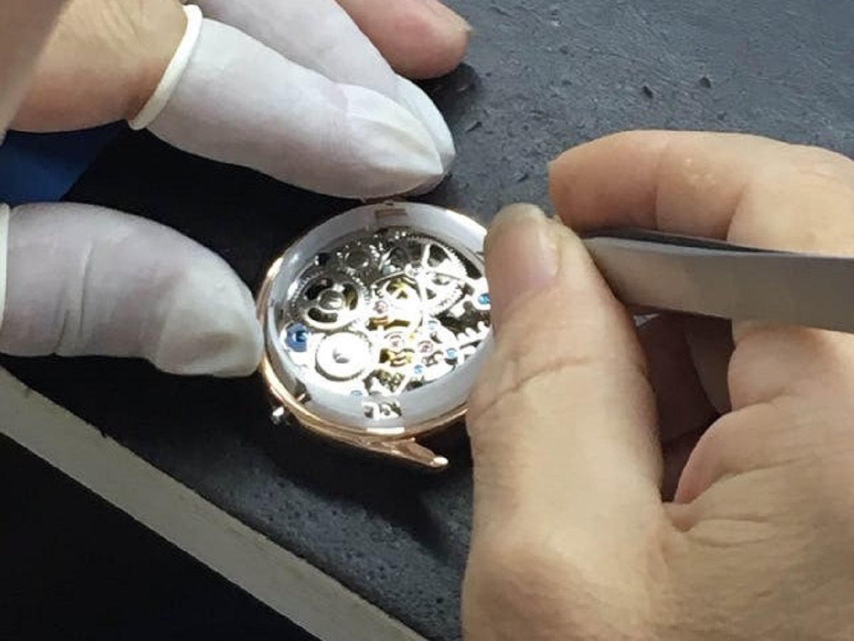 スケルトンデザインで機械式時計の仕掛けが丸見え 憧れのトゥールビヨン腕時計を体感してみた ギズモード ジャパン
