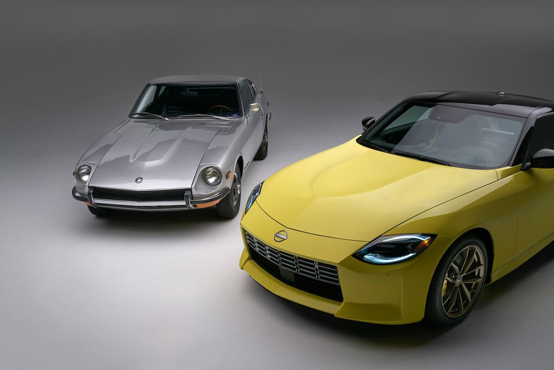 2023NissanZ_(U.S.market)_with_240Z_R