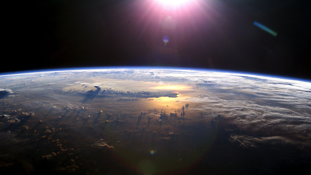 衛星にスペースデブリがぶつかって崩壊 地球低軌道が密すぎる ギズモード ジャパン