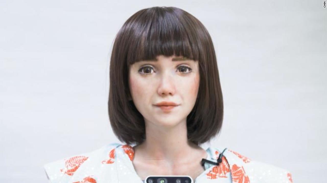 笑顔が不気味の谷 ヒューマノイドのソフィアに実用的な看護ロボの妹 グレイス が登場 ギズモード ジャパン