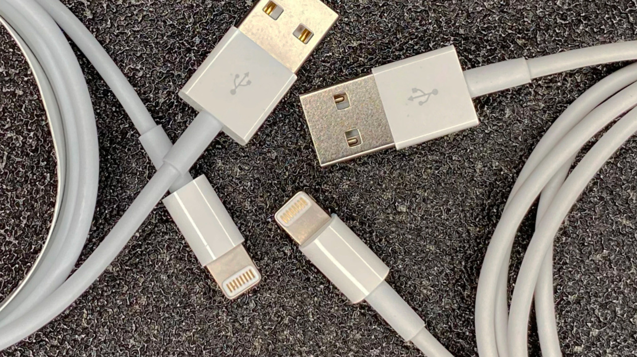 純正に見えるこのLightningケーブル、実はあなたのデータを盗みます 
