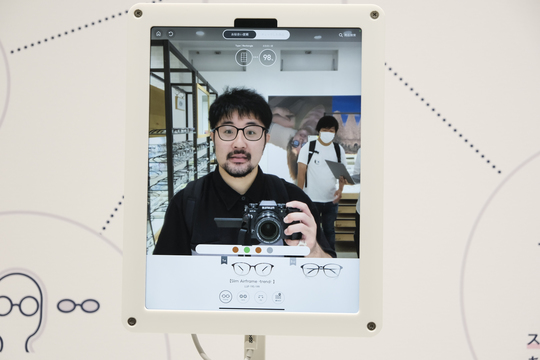 カチッと付けて視界をスイッチ Jins Switch Reading のイノベーティブなアイデアに心奪われた ギズモード ジャパン