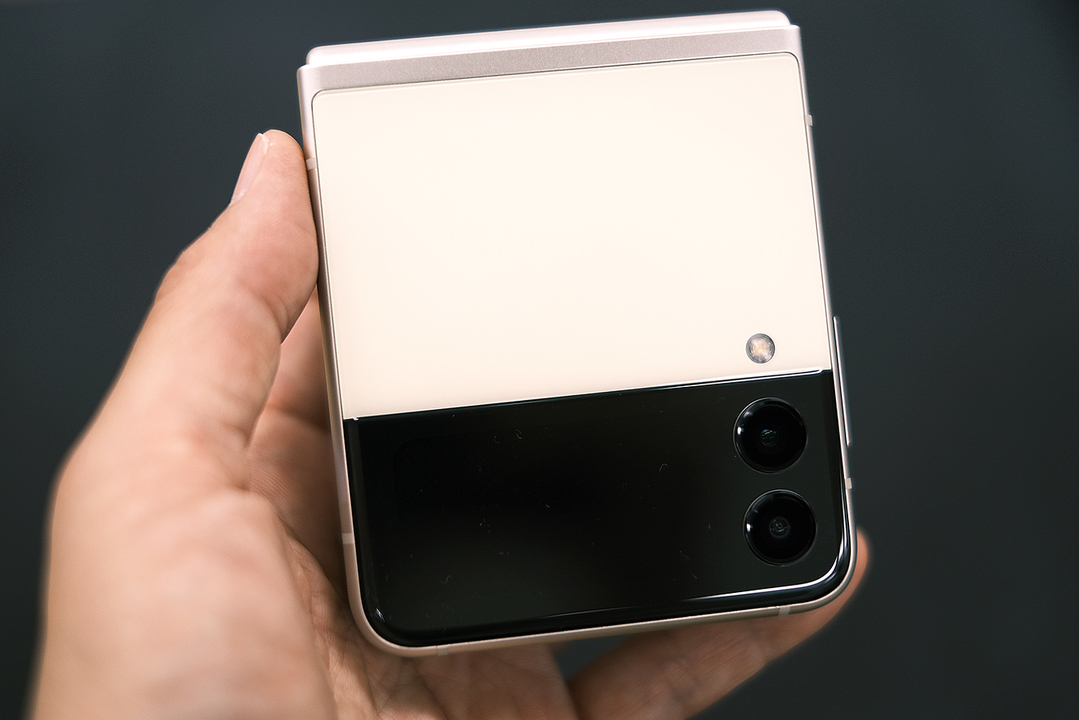 210917_galaxyfold3finefinish_window