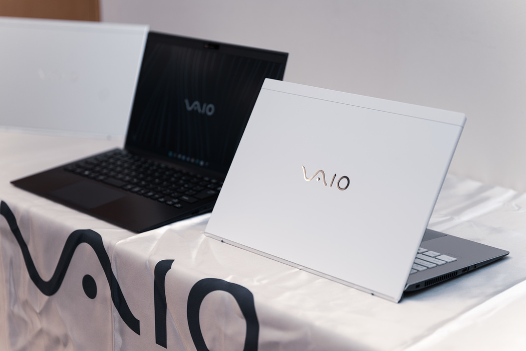 軽くて強い Zの思想を受け継ぐビジネスモバイルpc Vaio Sx12 Sx14 ギズモード ジャパン