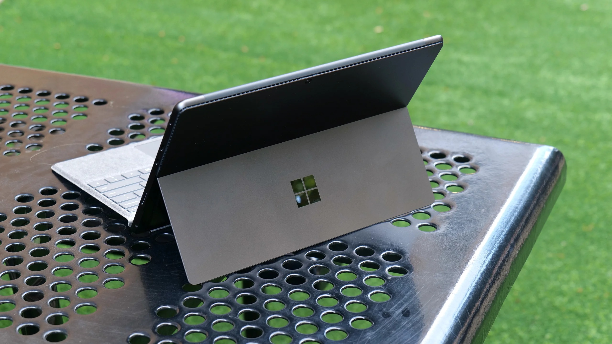 Surface Pro 8」、8代目だけあって安心して使えるパソコンです
