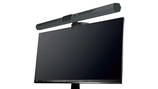 写り込みが少ないので目にやさしい。ライトはモニターに乗せるのがスマートかも