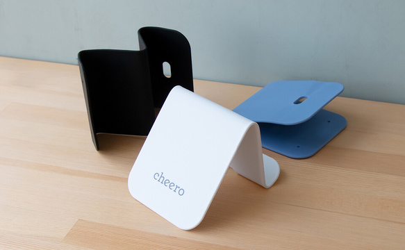 グニャっと自由に折り曲げられるタブレット用スタンド｢cheero CLIP Plus｣。メガネ置きやカバン掛けにもなって万能