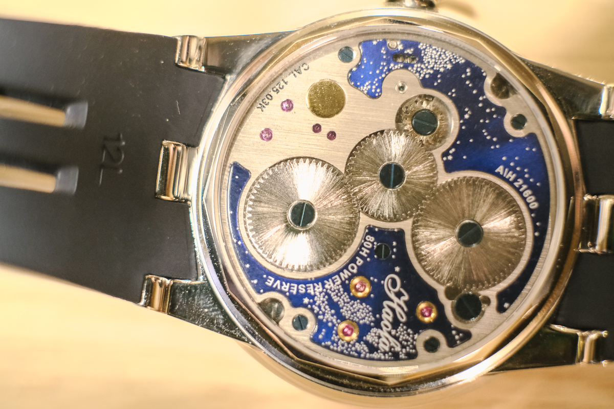 天体ショーを腕元で 超絶技巧カルーセルを搭載の機械式腕時計を試してみた ギズモード ジャパン