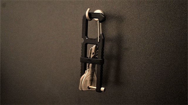 上品さと機能の一体化。｢鍵同士がぶつかる音のしないカラビナ｣は所有欲も満たせる逸品でした