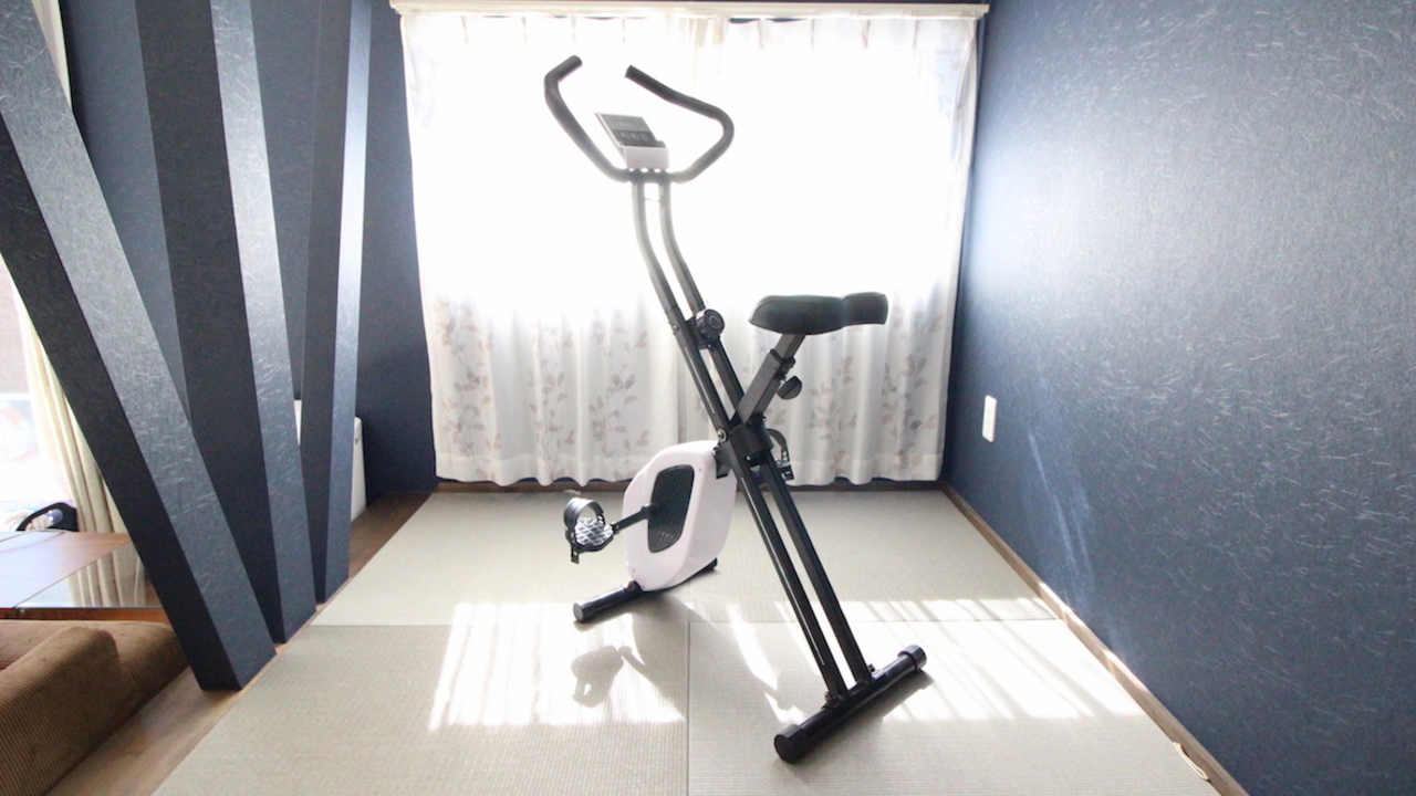 静音設計のフィットネスバイクで手軽に運動不足を解消 折りたためるから収納にも困らないよ ギズモード ジャパン