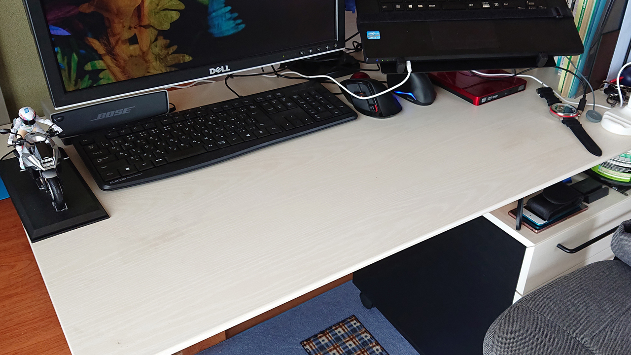 ガス圧式デュアルモニターアームで Pc作業環境が変幻自在 ギズモード ジャパン