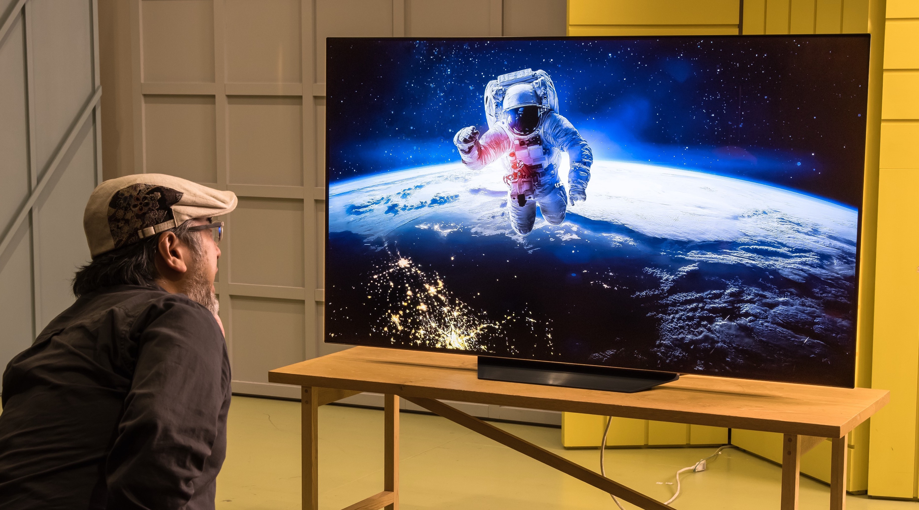 平面パネルなのに立体感すら感じられる！LGの有機ELテレビB1シリーズが