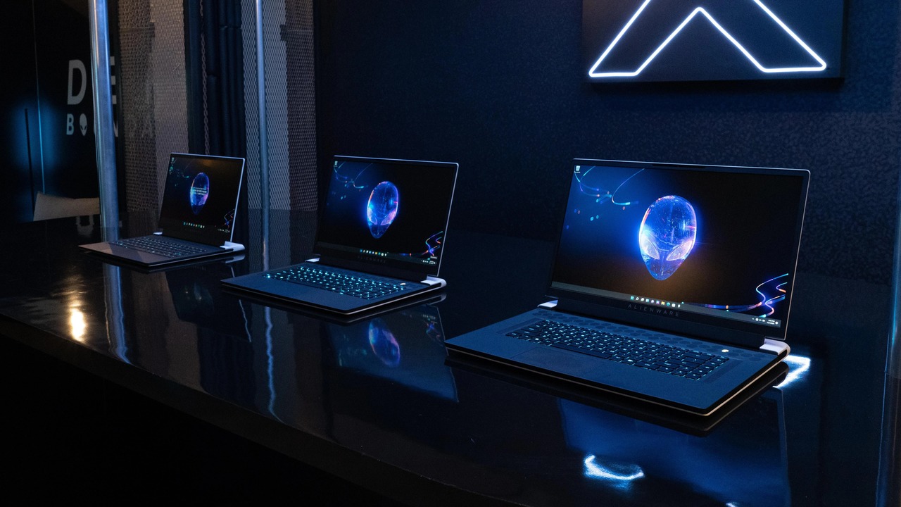 220105alienwarex1404