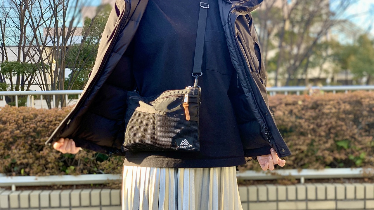 ダウンジャケット着用時のバッグ問題 サコッシュで解決しよう ギズモード ジャパン