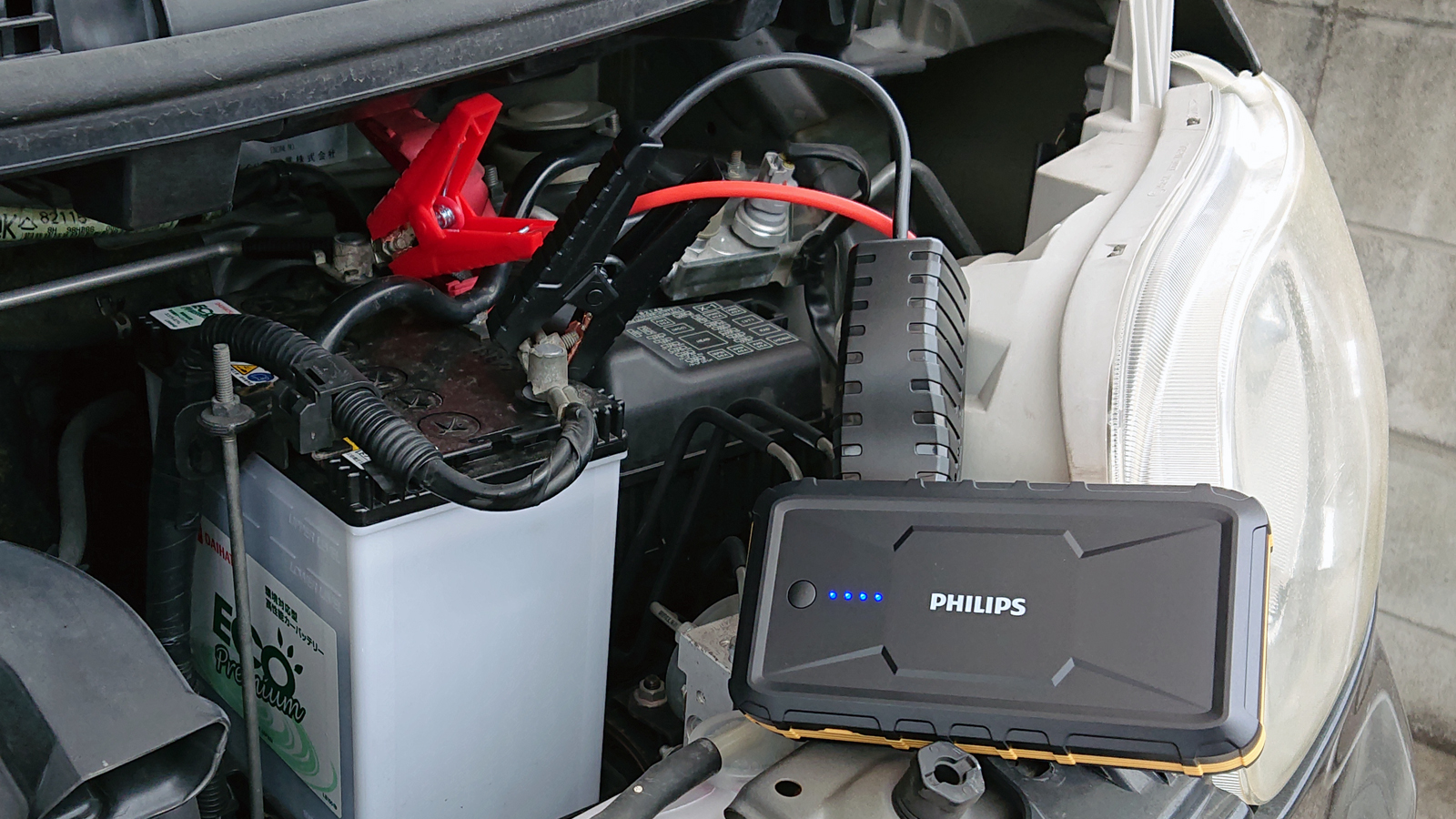 バッテリーあがりに備えて車載しておきたい Philipsの12v車用ジャンプスターター ギズモード ジャパン