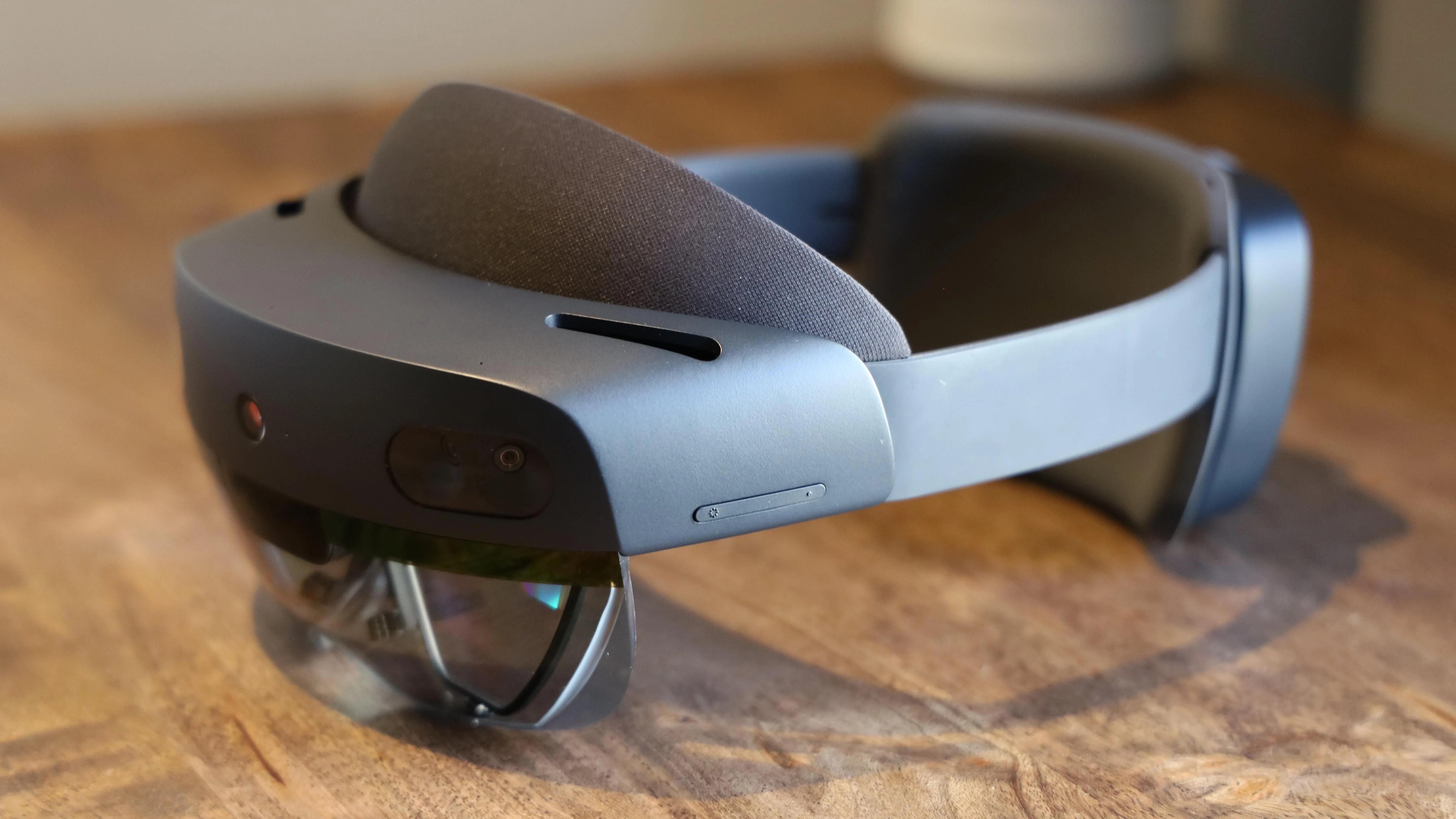Microsoftが次期VRヘッドセット「HoloLens 3」の開発を断念か 