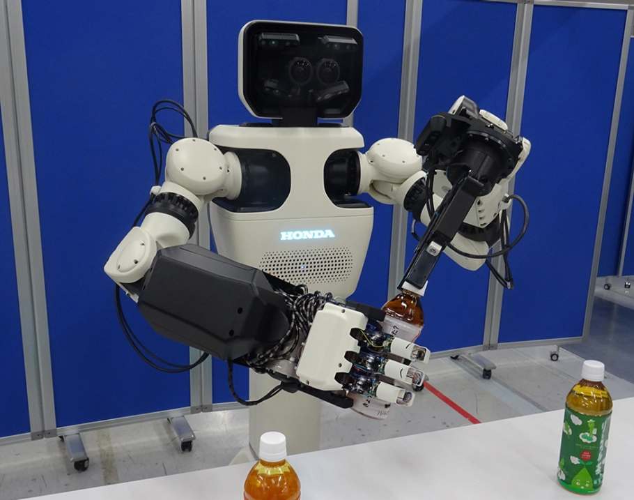 ASIMOの遺伝子。ホンダの遠隔操作ロボが「2022国際ロボット展」に出展
