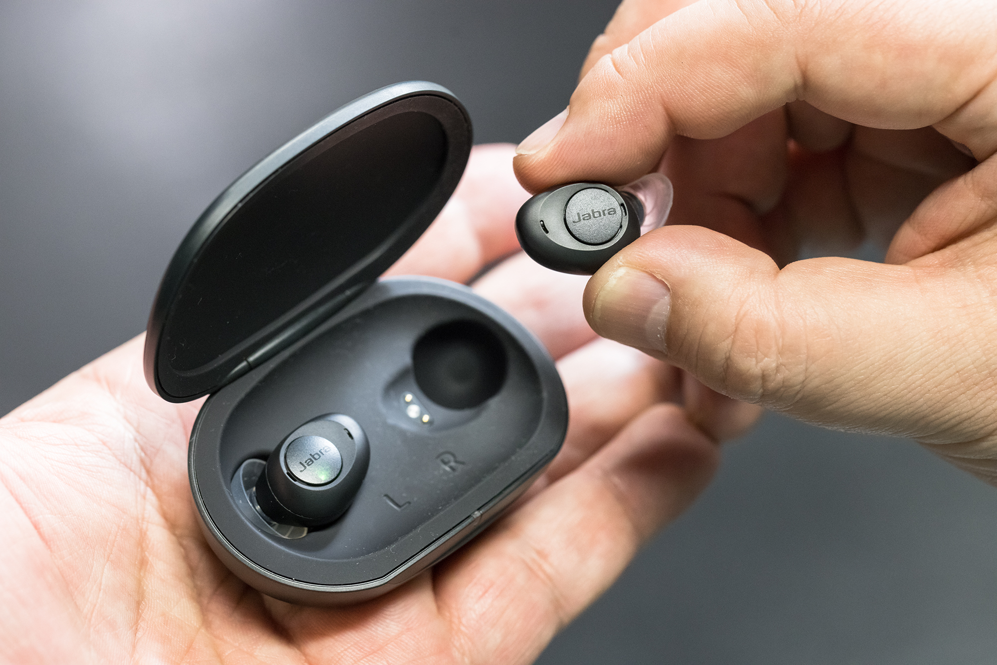 今度は聴力を強化してくれるイヤホン。Jabraの完全ワイヤレスが新たな