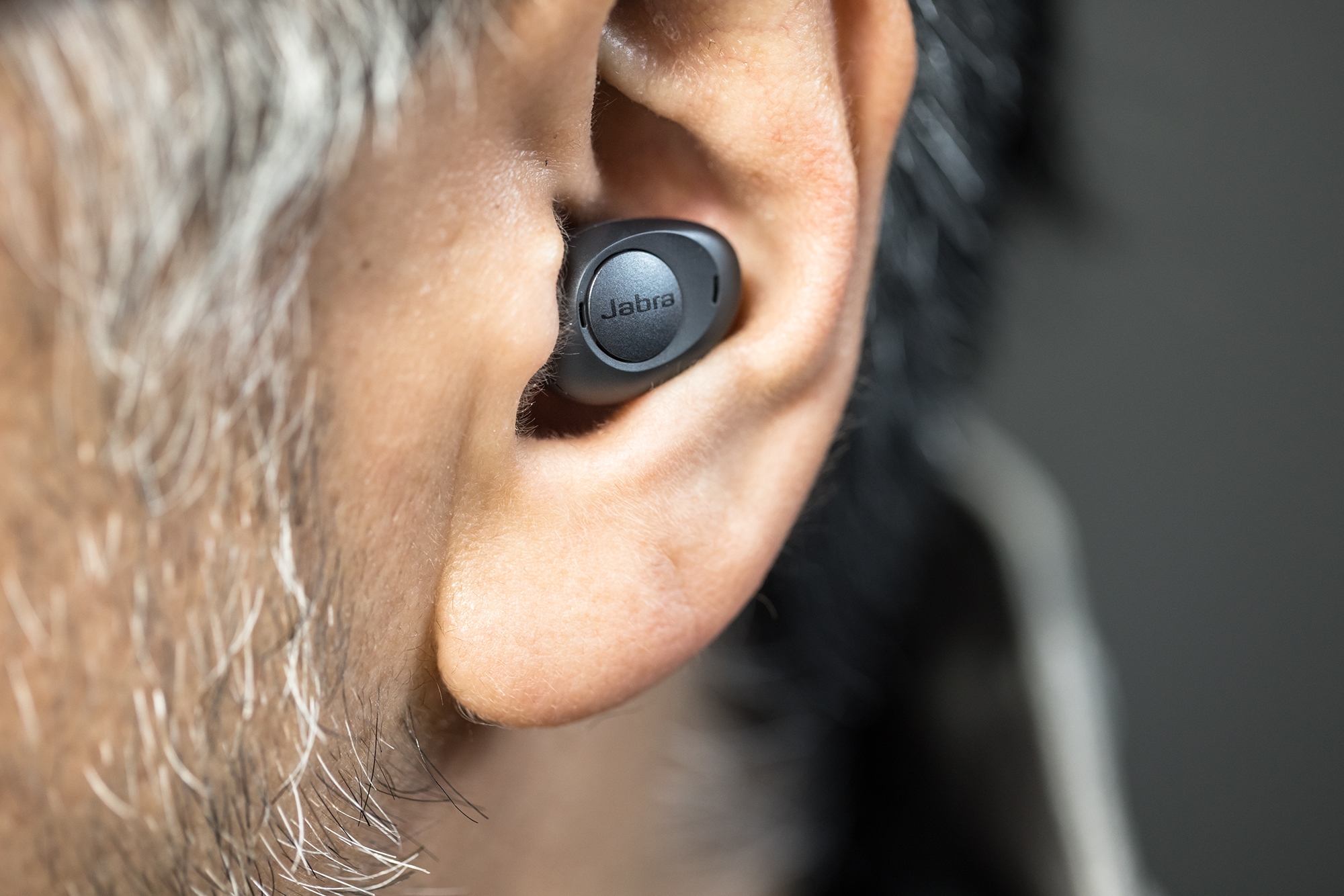 今度は聴力を強化してくれるイヤホン。Jabraの完全ワイヤレスが新たな