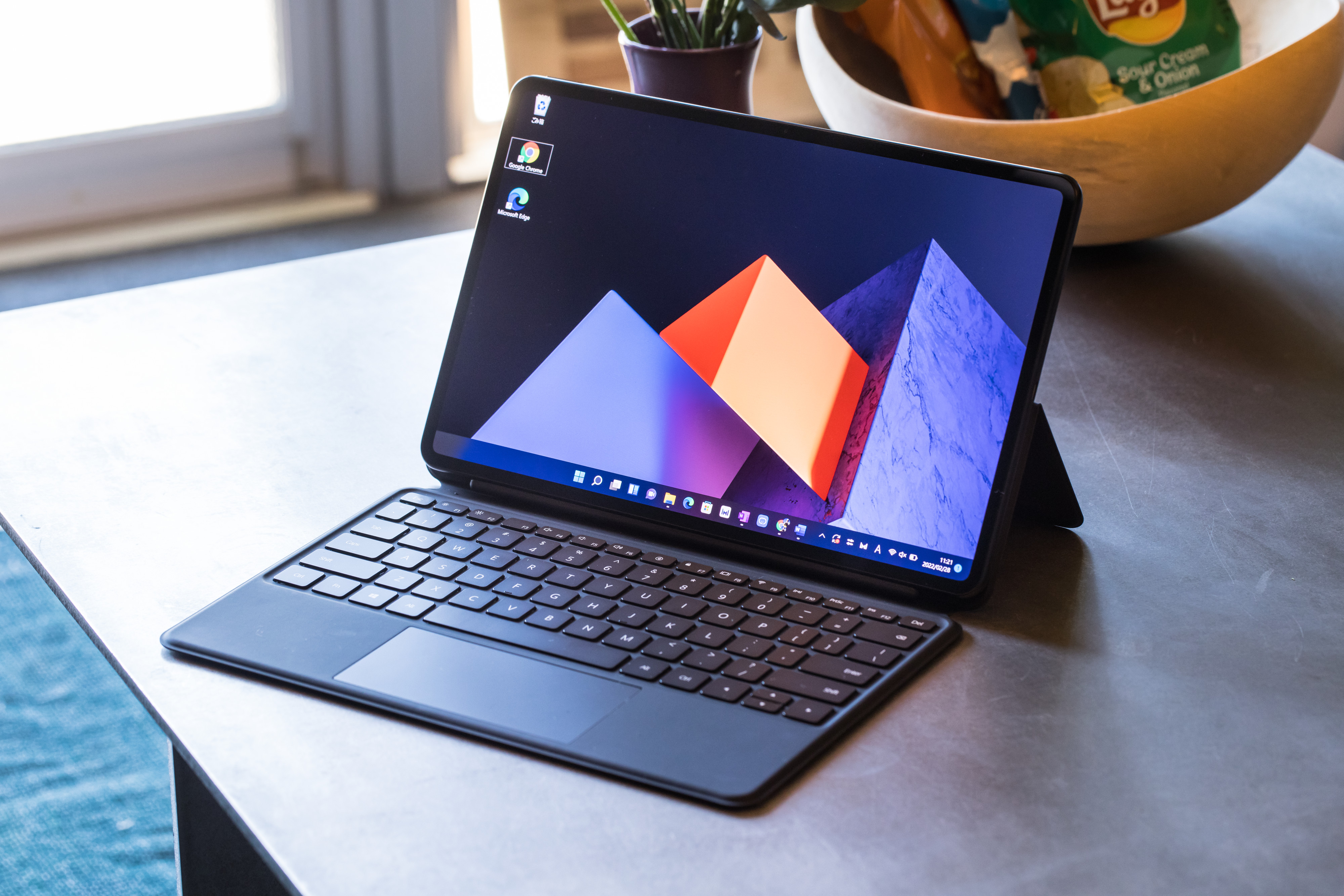 ディスプレイだけのPCって超便利じゃん。Windows搭載タブレットとして