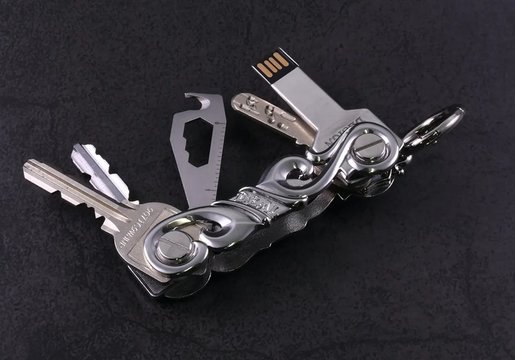 マルチツールも付属したシルバーアクセ風キーオーガナイザー｢KEY JACK｣