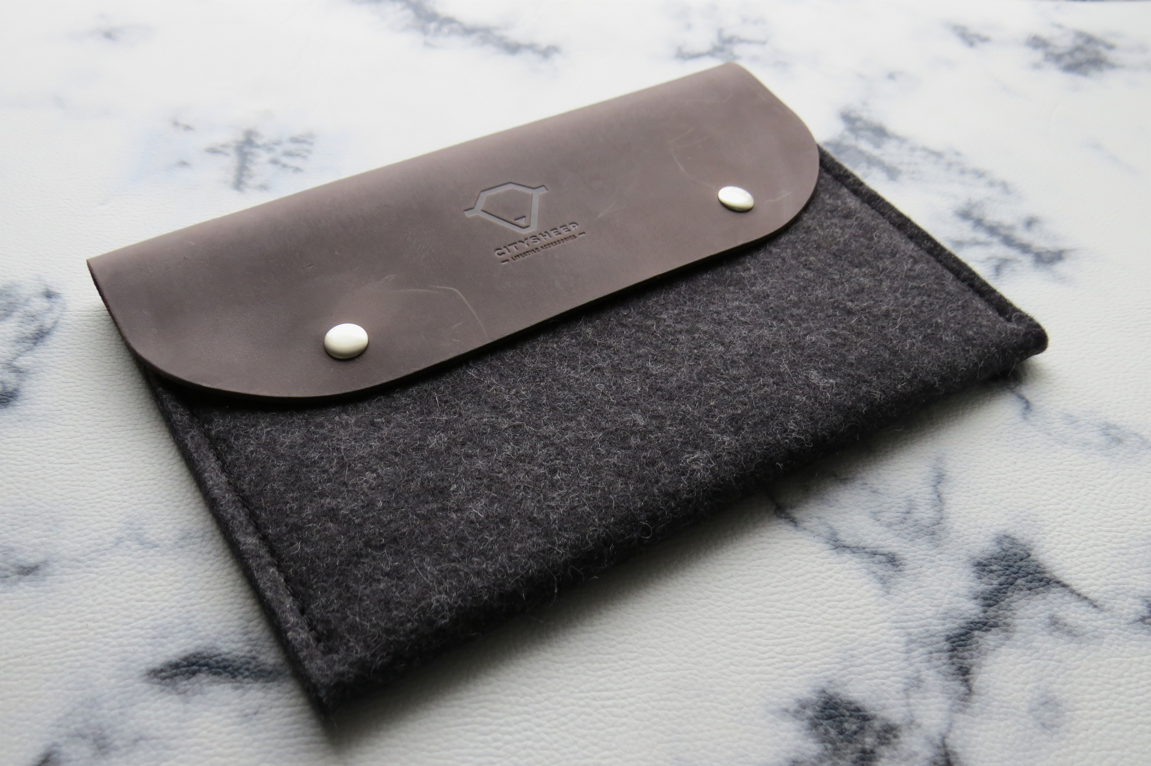 北欧生まれのフェルトポーチが 予想の上を行く使いやすさだった ギズモード ジャパン