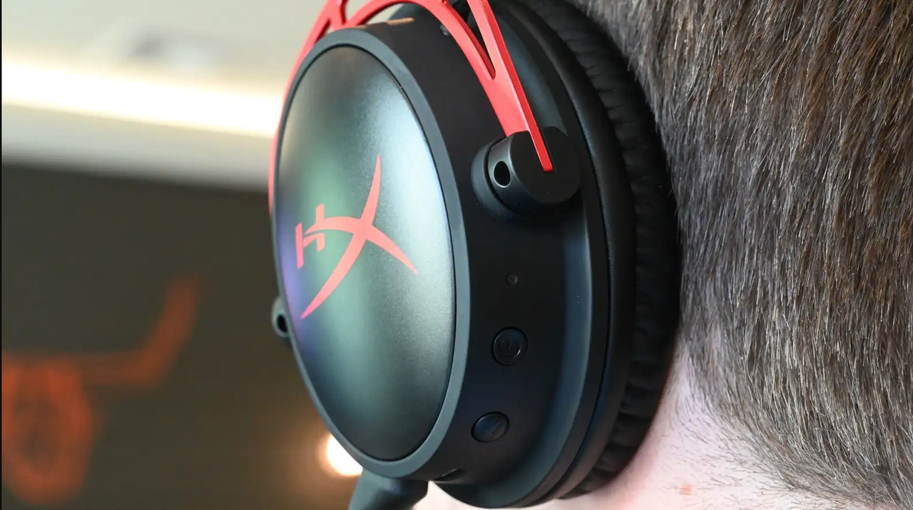 20220412HyperXwirelessheadphone_sm