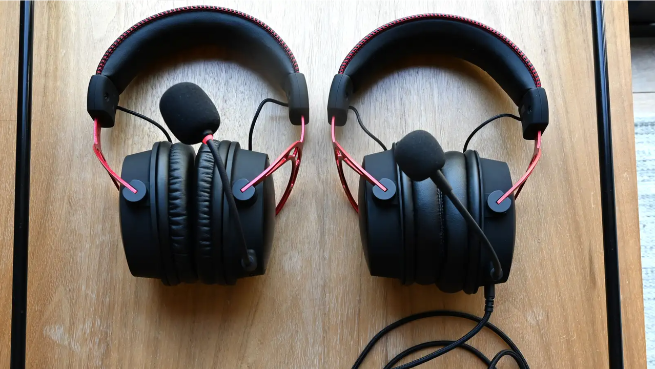 20220412HyperXwirelessheadphone_comparingwithwired