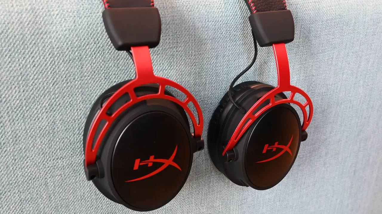 20220412HyperXwirelessheadphone_cups