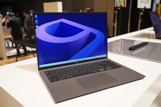 GeForce RTX入りでもかっる〜い!うっす〜い! 新型LG gram触ってきたぞ!