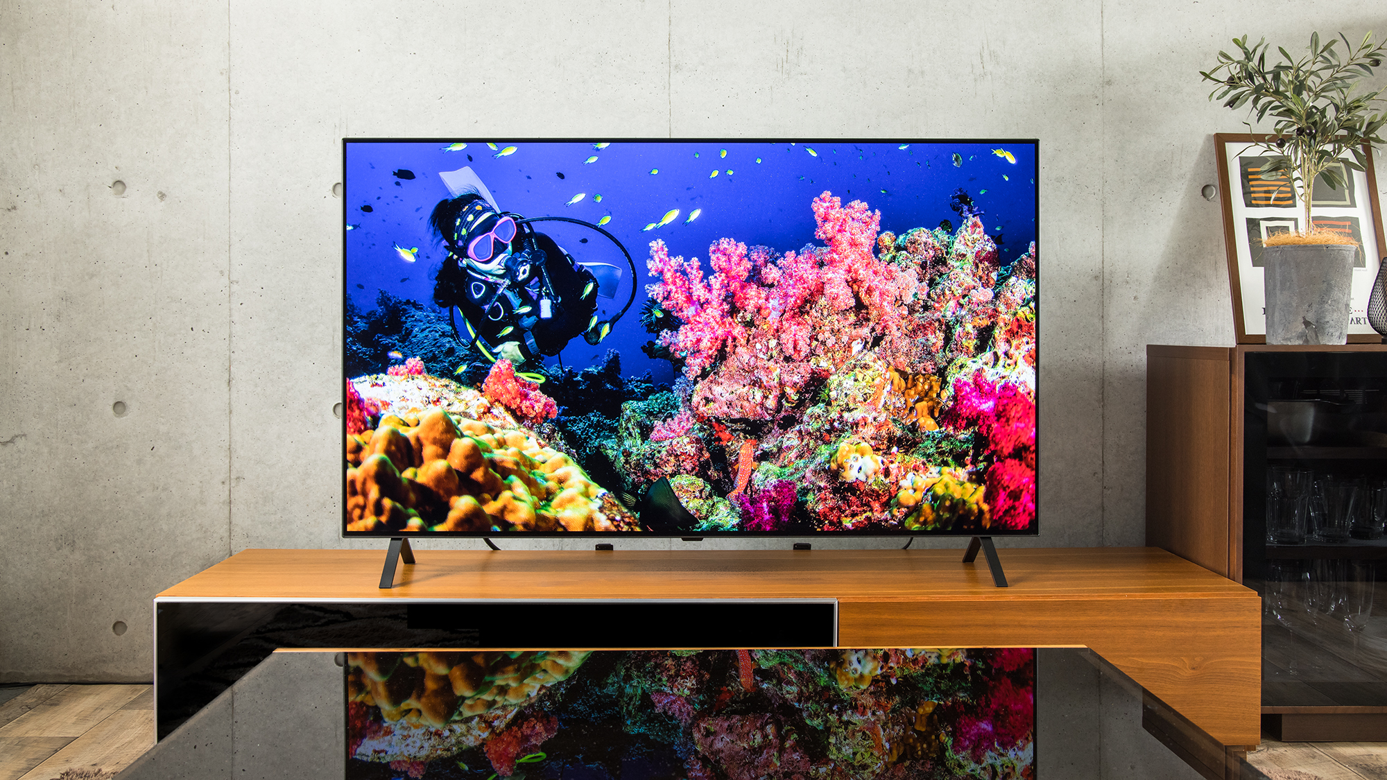 もはや“次世代”ではない。憧れの有機ELテレビが手の届くゾーンに入っ