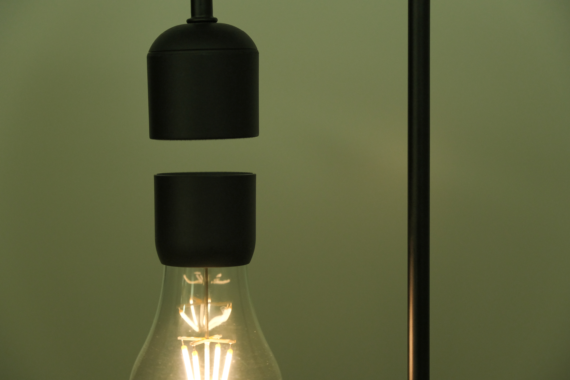 ギズ屋台】宙に浮かぶ電球なんて絶対ワクワクするでしょ？ゆらゆら