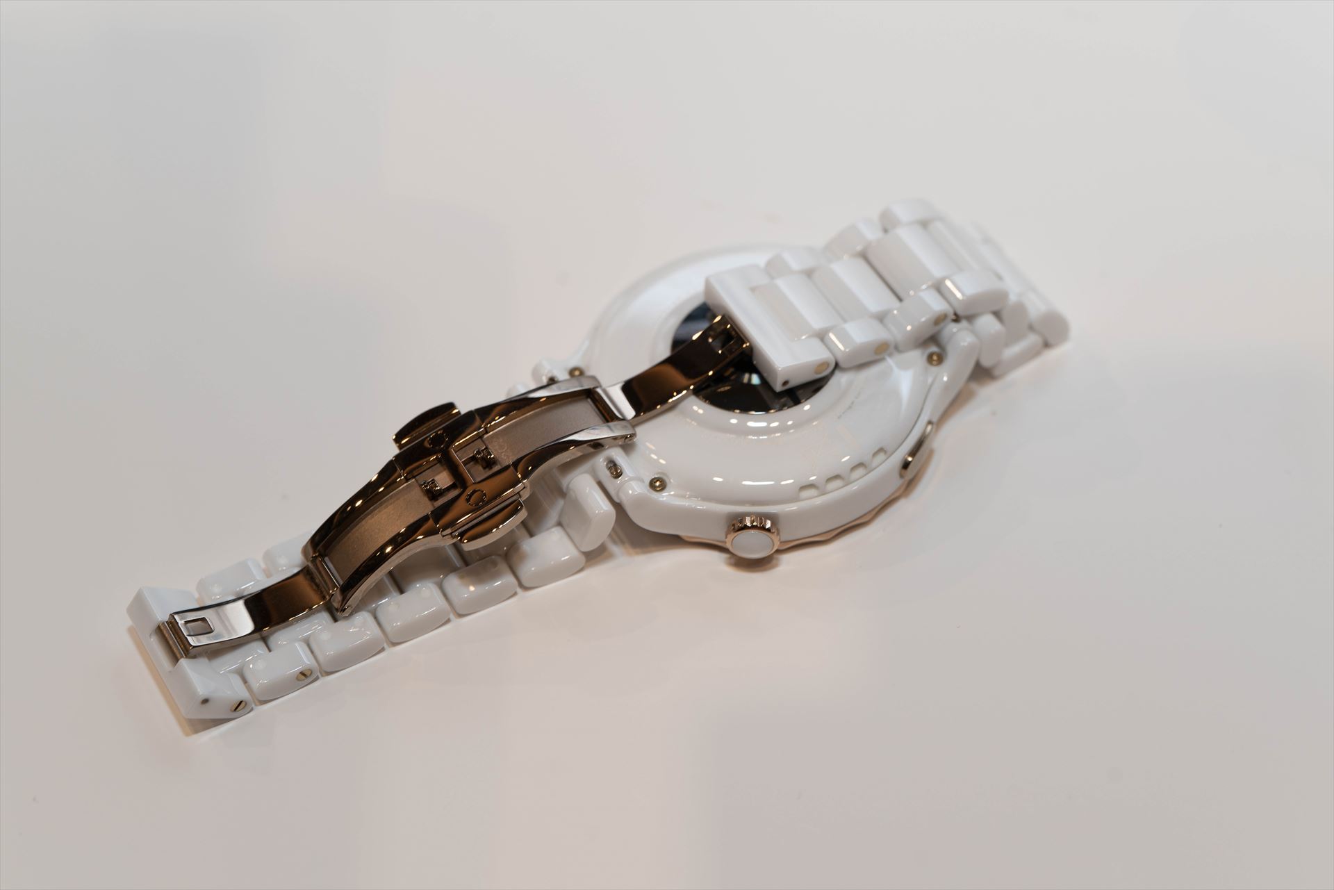 エレガント。各部がセラミックの「HUAWEI WATCH GT 3 Pro 43 mm 