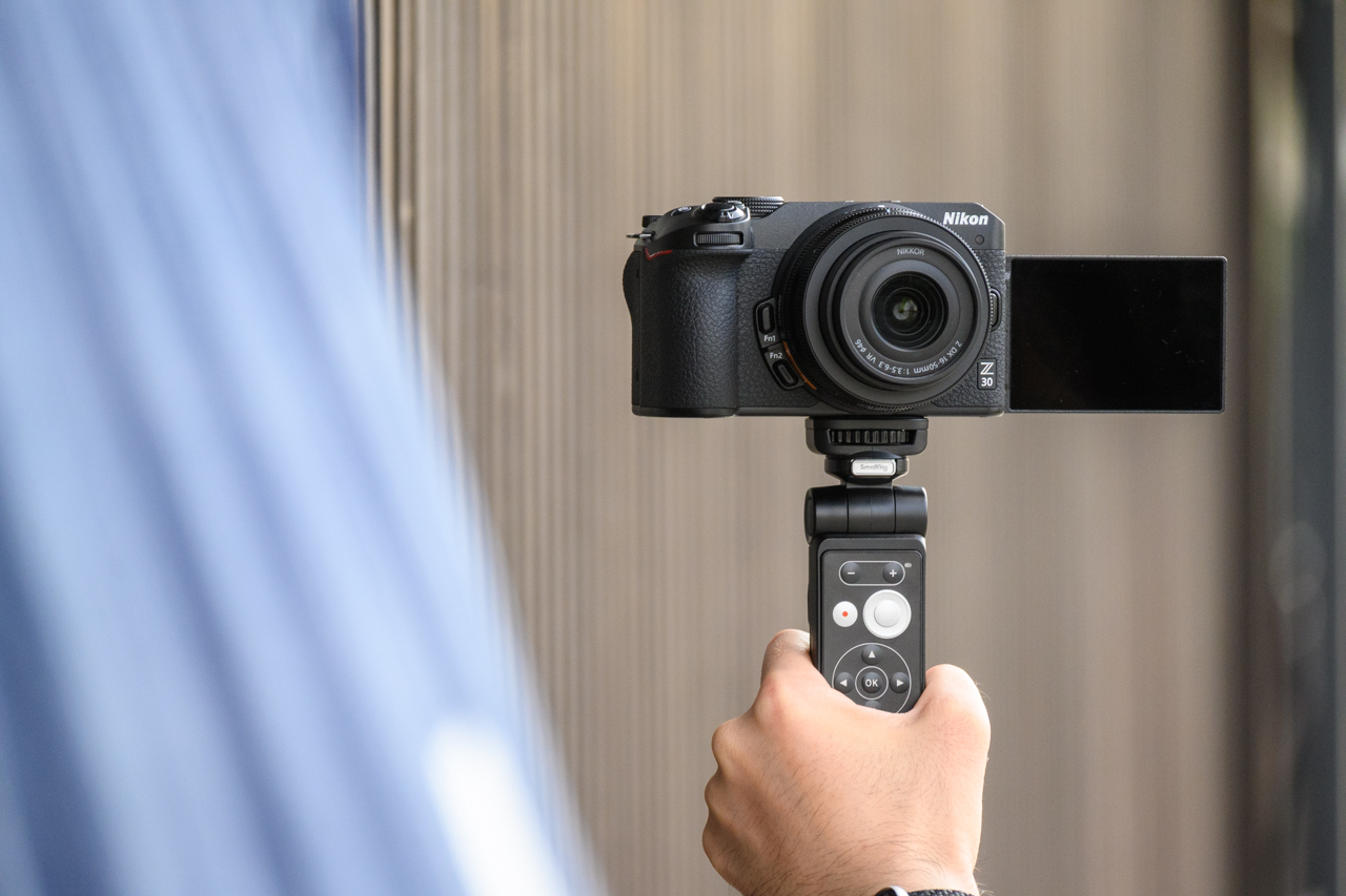 小さくて軽いVlog向けミラーレス一眼「Nikon Z 30」は、日常でも旅行