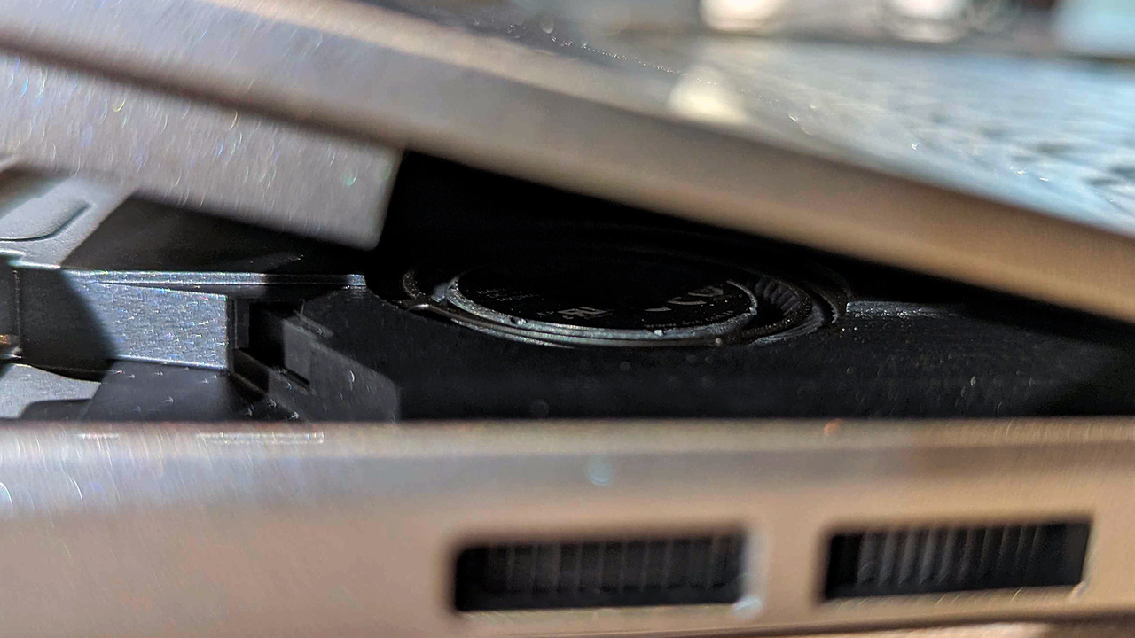 220804_asusultra_coolingfan